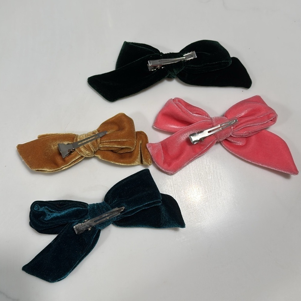 Set of 4 small shop velvet clip bows - Picture 2 of 2